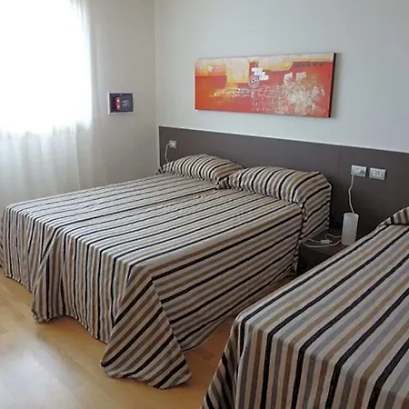 Spacious Surrounded By The Quiet Hotel *